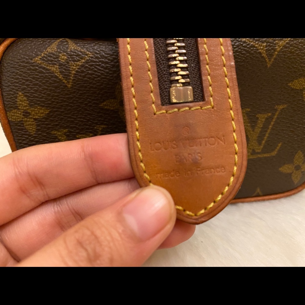 Firm price (RARE) Cosmetic pouch - Picture 9 of 12